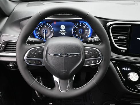 New 2026 Chrysler Pacifica Select FWD image 17