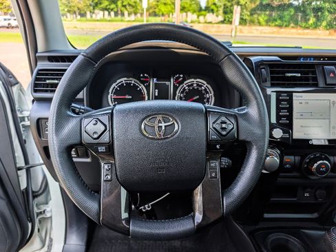Used 2020 Toyota 4Runner Venture w/ Moonroof Package AWD/4WD image 23