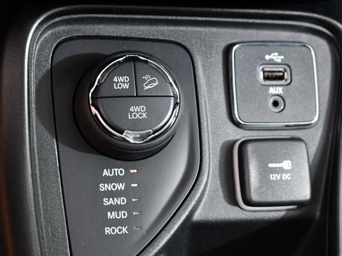 Used 2017 Jeep Compass Trailhawk w/ Leather Interior Group AWD/4WD image 32