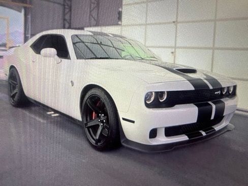 Used 2017 Dodge Challenger SRT Hellcat RWD image 1