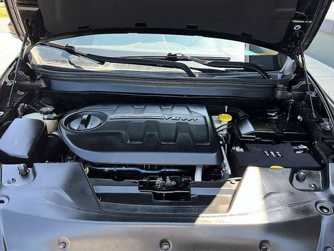 Used 2018 Jeep Cherokee Overland w/ Technology Group FWD image 9