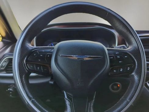 Used 2020 Chrysler Pacifica Limited FWD image 15