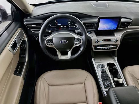 Used 2023 Ford Explorer XLT w/ Equipment Group 202A AWD/4WD image 10