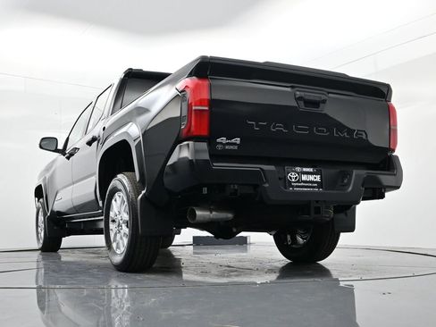 Used 2025 Toyota Tacoma SR5 AWD/4WD image 35