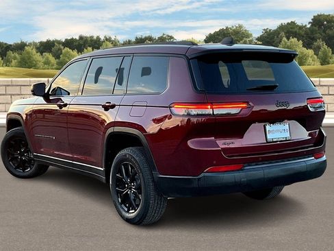 Used 2025 Jeep Grand Cherokee L Altitude image 11