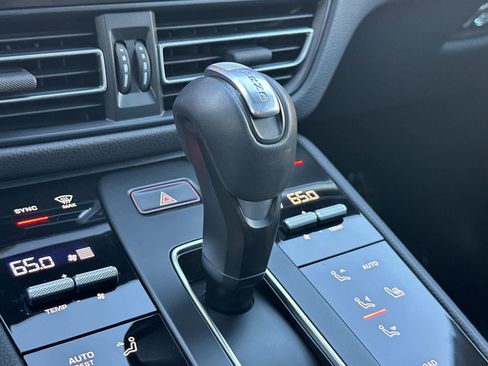 Certified 2025 Porsche Macan image 24