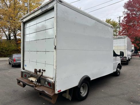 Used 2017 Chevrolet Express 3500 image 7