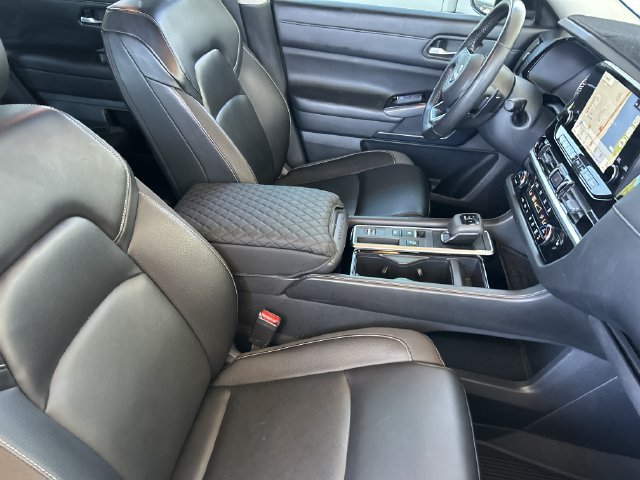 Used 2025 Nissan Pathfinder SL FWD image 38