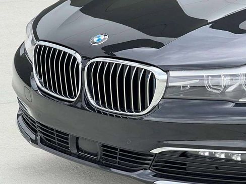 Used 2018 BMW 740e xDrive AWD/4WD image 37
