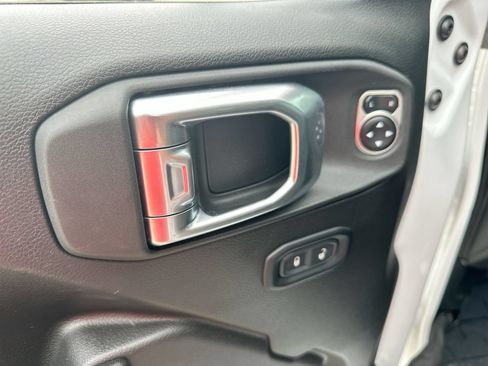 Used 2024 Jeep Gladiator Rubicon AWD/4WD image 13