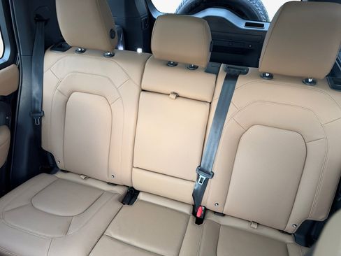 Used 2025 Land Rover Defender 110 S image 12