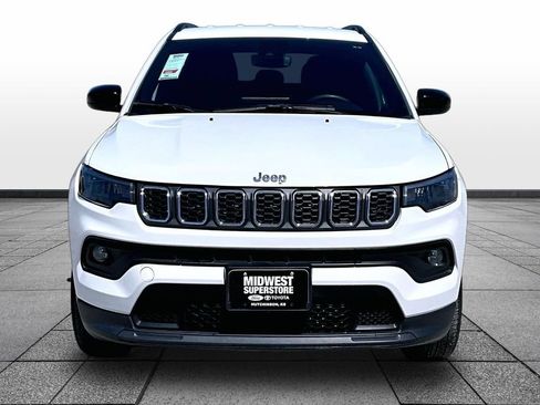 Used 2024 Jeep Compass Latitude AWD/4WD image 3