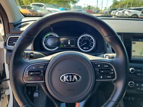 Used 2019 Kia Niro EX w/ EX Premium Package image 18