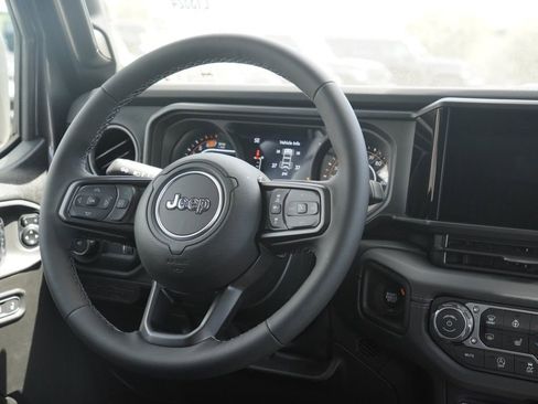 New 2026 Jeep Wrangler Unlimited Rubicon AWD/4WD image 28