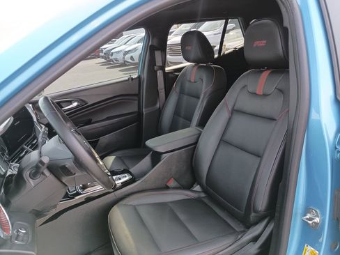 Used 2025 Chevrolet Trax RS w/ Sunroof Package image 17