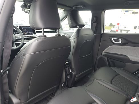 New 2026 Jeep Compass Latitude image 10