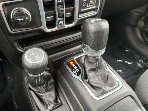 Used 2025 Jeep Wrangler Unlimited Sport AWD/4WD image 15