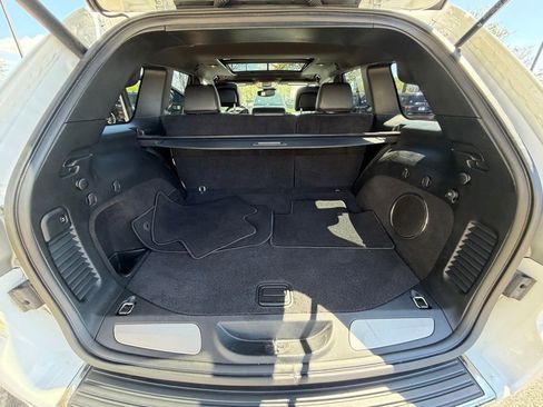 Used 2019 Jeep Grand Cherokee Overland image 36