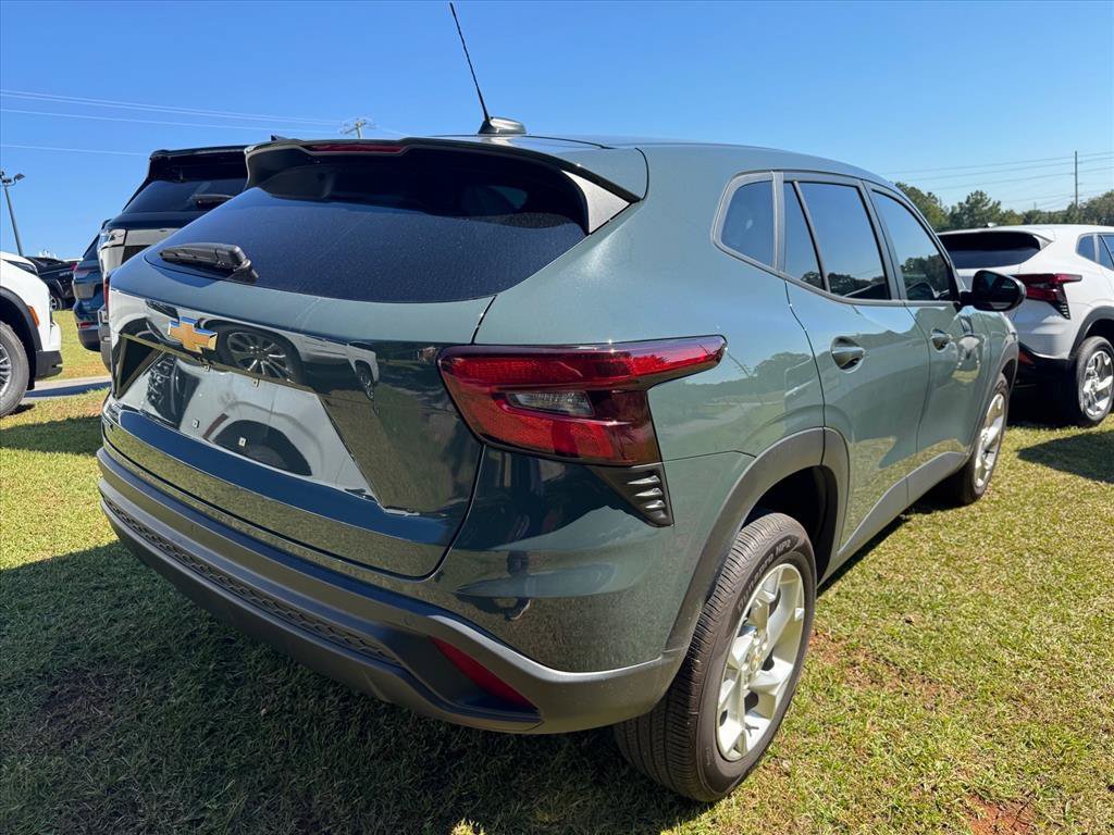 Used 2025 Chevrolet Trax LS w/ LS Convenience Package FWD image 5