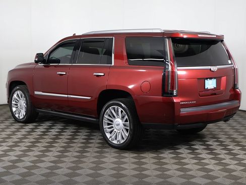 Used 2019 Cadillac Escalade Platinum AWD/4WD image 17