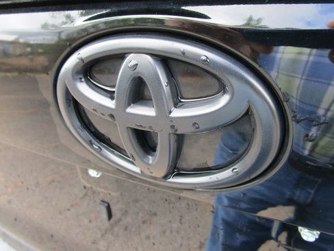 Used 2022 Toyota RAV4 XLE image 11