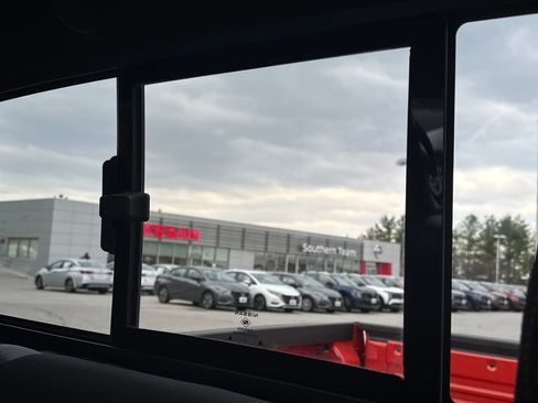 Certified 2025 Nissan Frontier PRO-4X image 44