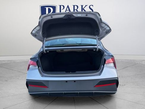 Used 2024 Hyundai Elantra SEL FWD image 19