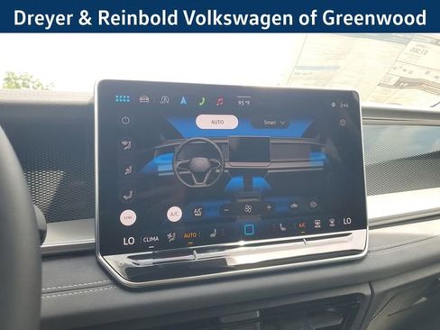 New 2025 Volkswagen Tiguan SE image 32