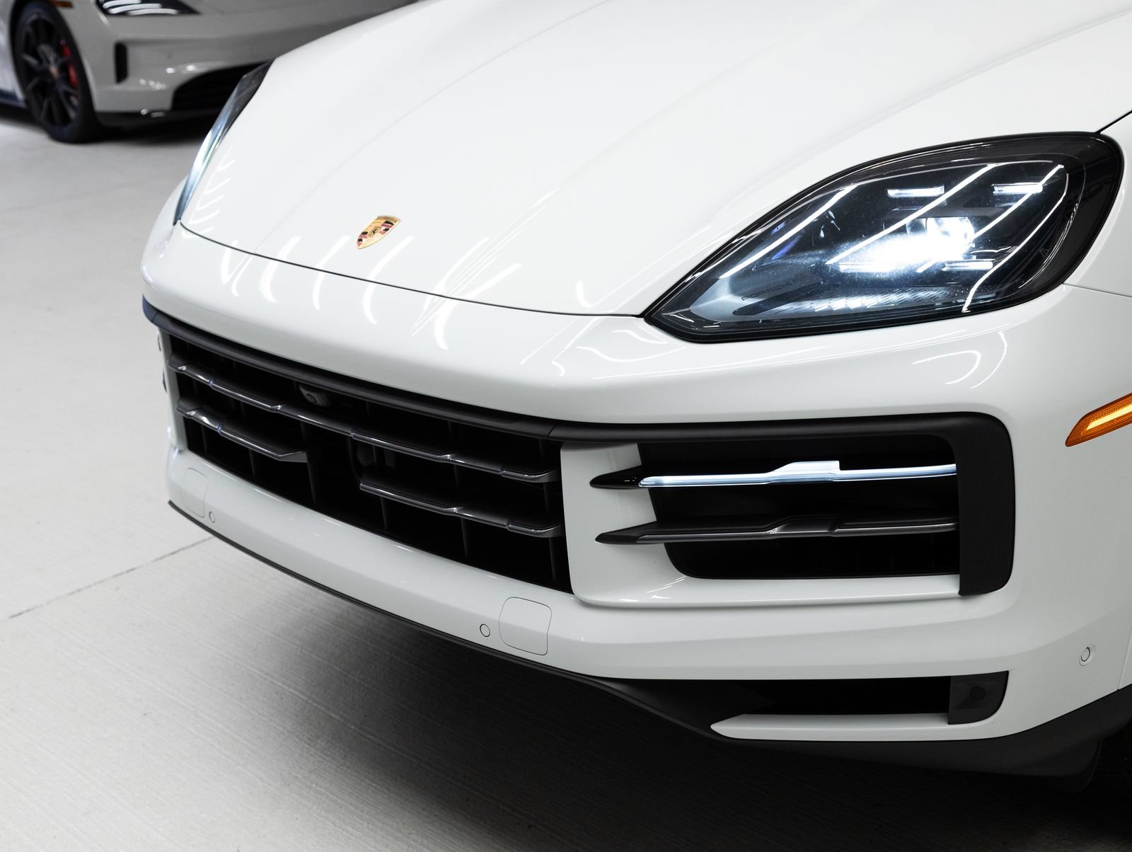 Certified 2025 Porsche Cayenne AWD/4WD image 31