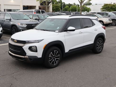 Used 2022 Chevrolet TrailBlazer ACTIV w/ Technology Package FWD image 16