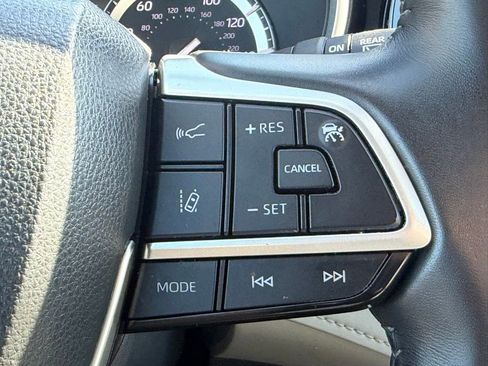 Used 2022 Toyota Highlander XLE image 31