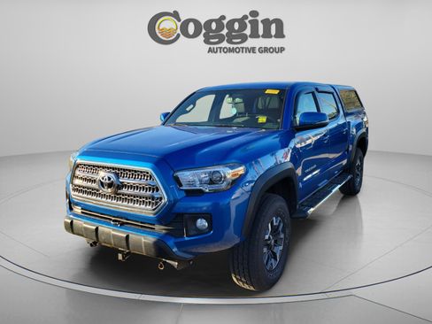 Used 2017 Toyota Tacoma TRD Off-Road w/ Premium & Technology Package image 8