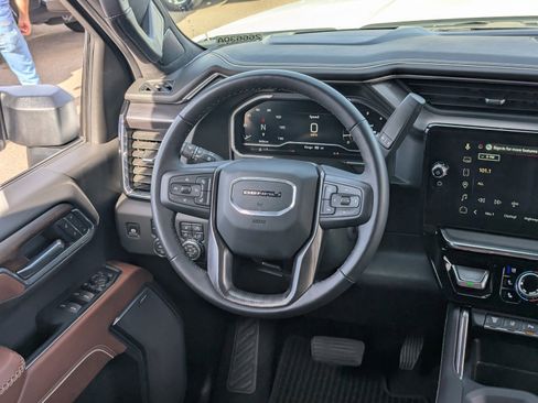 Used 2025 GMC Sierra 2500 Denali Ultimate image 16