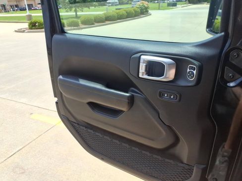Used 2024 Jeep Gladiator Mojave w/ Convenience Group AWD/4WD image 20