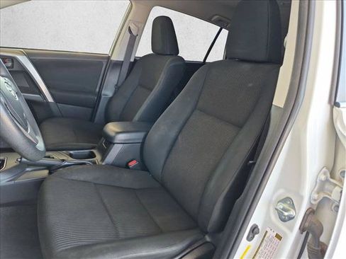 Used 2018 Toyota RAV4 LE FWD image 15