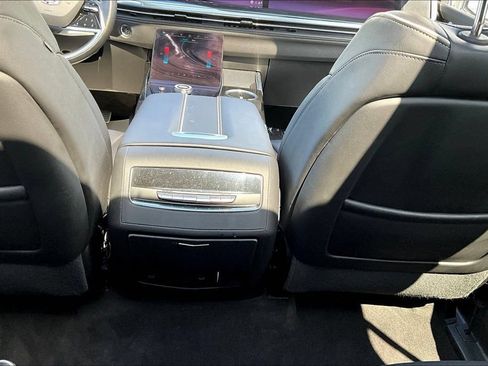 Certified 2025 Cadillac Escalade ESV Premium Luxury AWD/4WD image 10