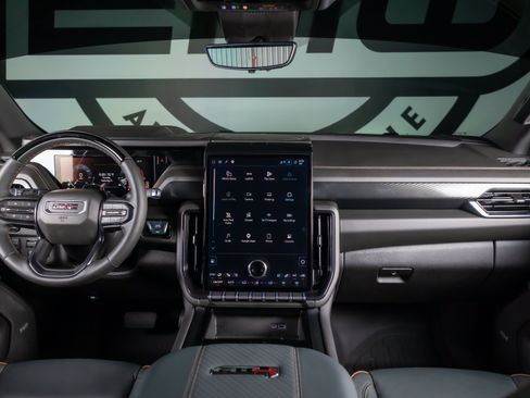 Used 2026 GMC Yukon AT4 w/ AT4 Premium Plus Package AWD/4WD image 3