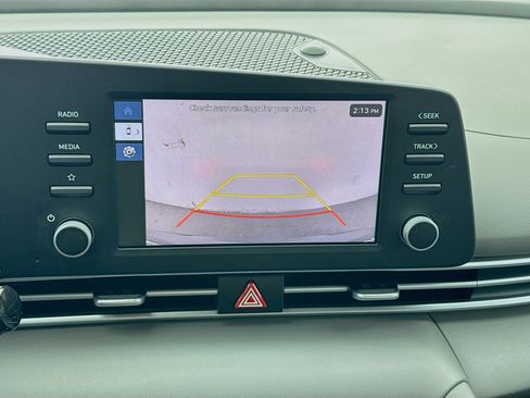 Used 2025 Hyundai Elantra SE FWD image 10