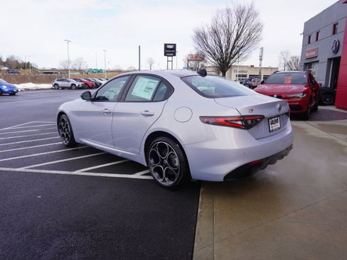 New 2025 Alfa Romeo Giulia AWD w/ Driving Assist Package image 9