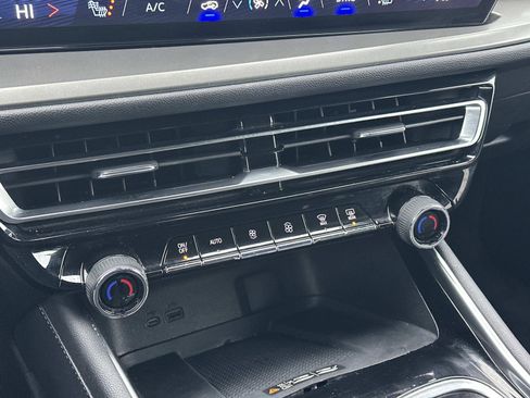 Certified 2024 Chevrolet Traverse LT w/ Enhanced Driving Package image 30