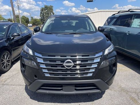 Used 2025 Nissan Rogue SV AWD/4WD image 2