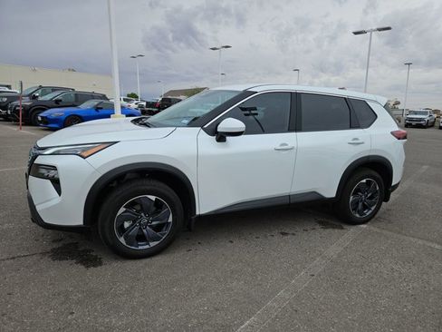 Certified 2026 Nissan Rogue SV FWD image 3