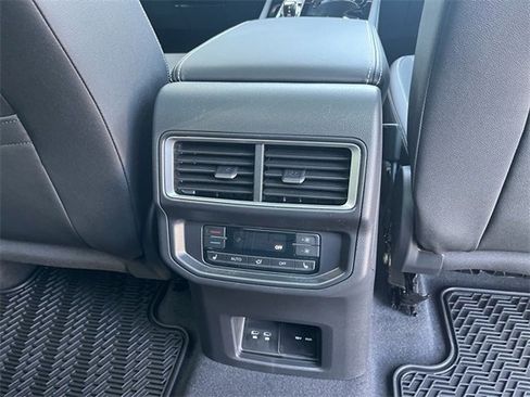 New 2025 Volkswagen Atlas SEL image 32
