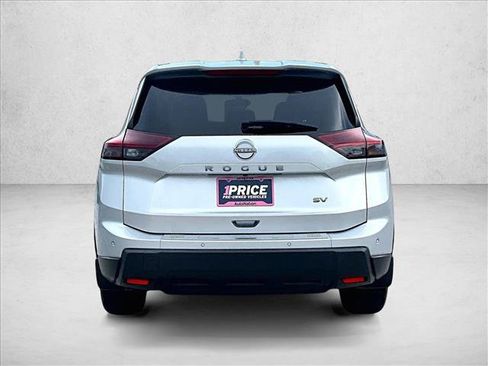 Used 2024 Nissan Rogue SV FWD image 4
