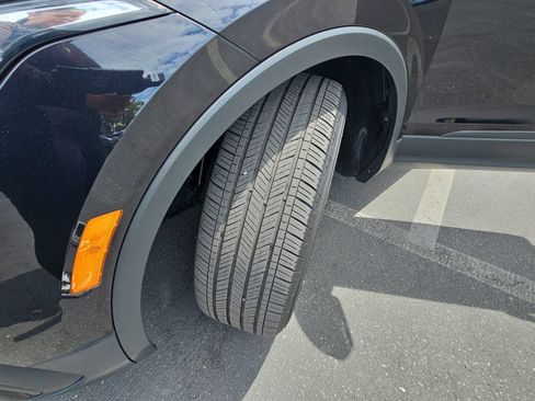 Used 2023 Volkswagen Tiguan SE w/ Panoramic Sunroof Package FWD image 31