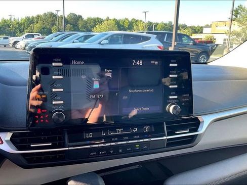 Used 2021 Toyota Sienna LE w/ LE Plus Package FWD image 21