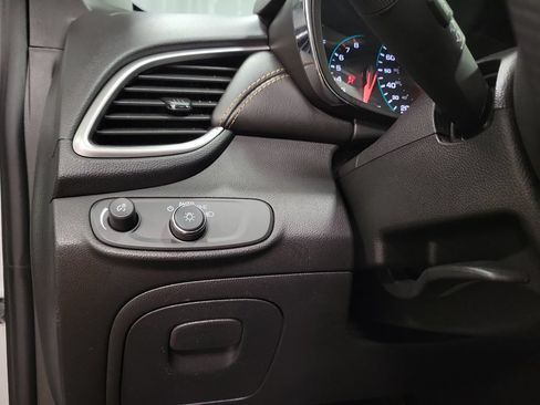 Used 2022 Chevrolet Trax LT FWD image 23