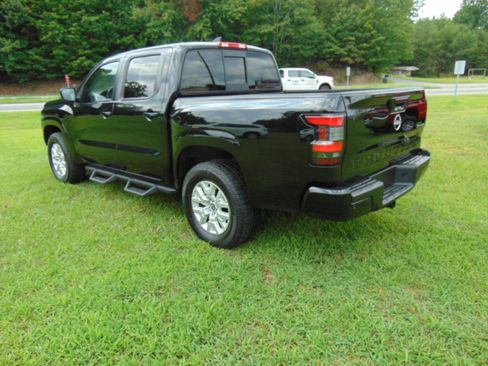 Used 2022 Nissan Frontier SV AWD/4WD image 3