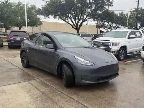 Used 2023 Tesla Model Y Long Range AWD/4WD image 3