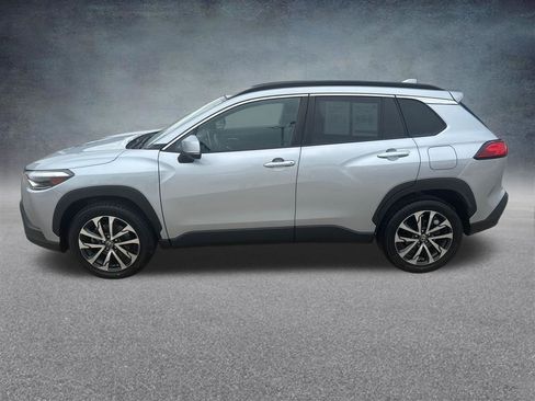 Used 2022 Toyota Corolla Cross XLE AWD/4WD image 2